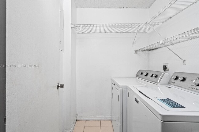 Building Photo - 6916 SW 37th St