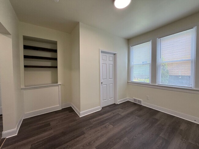Building Photo - Updated 3BR 1.5 bath house with office/ of...