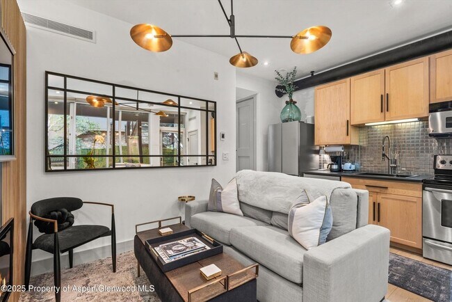 Building Photo - 434 E Main St