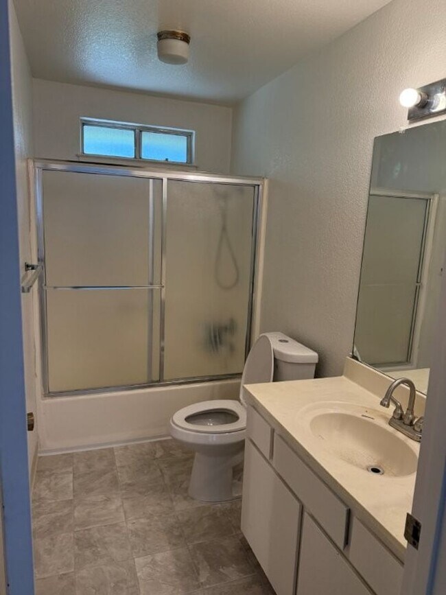 Building Photo - 990/992 JUSTIN DUPLEX