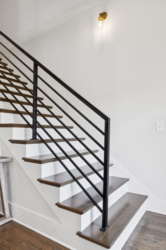 Building Photo - Experience elevated living in this beautifully crafted brick residence located in the heart of Ed...