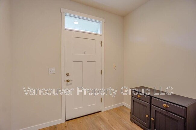 Building Photo - 2904 NE 161st Ct