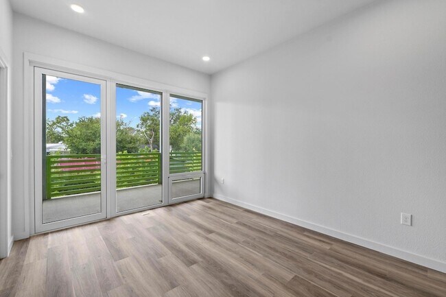 Building Photo - 4004 Banister Ln