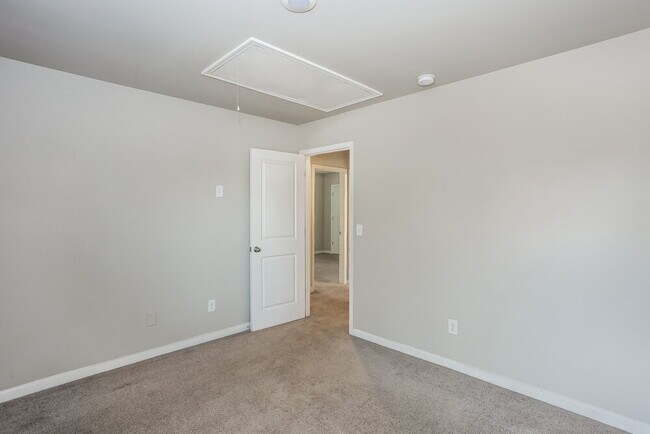 Building Photo - 204 Neal Dr