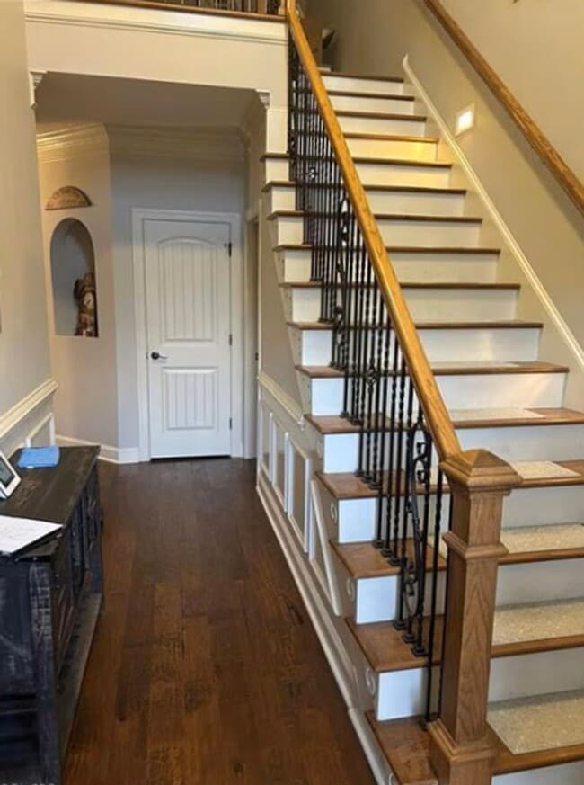 Building Photo - Spacious & Stylish 3 Bedroom, 2 1/2 Bathro...
