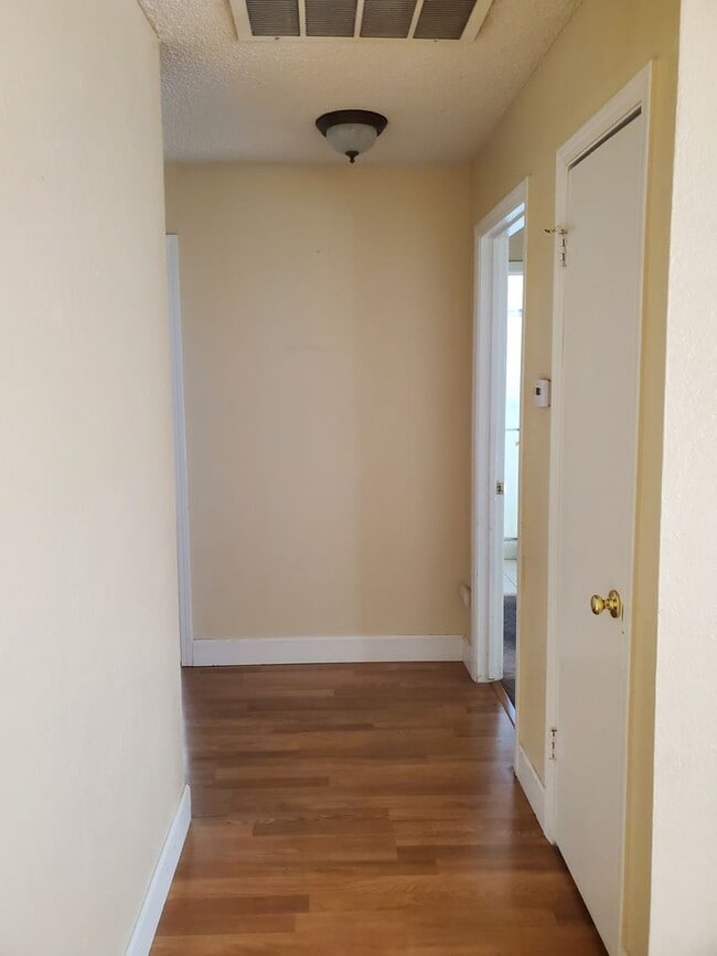 Building Photo - 3 bedroom 2 bath with Pool Off of Oakdale Road