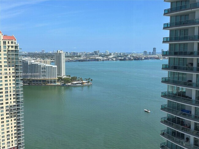 Building Photo - 1300 Brickell Bay Dr