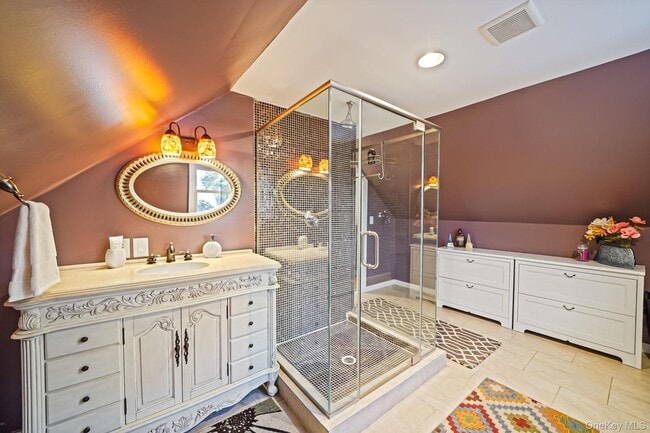 Building Photo - 6 Fairfields Ln