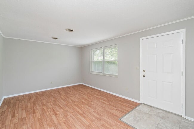 Building Photo - 302 Wakefield Rd