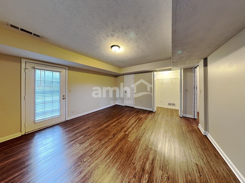 Building Photo - 2117 Brandy Woods Dr SE