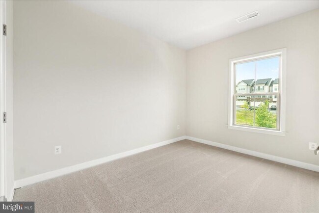 Building Photo - 10132 Lake Linganore Blvd