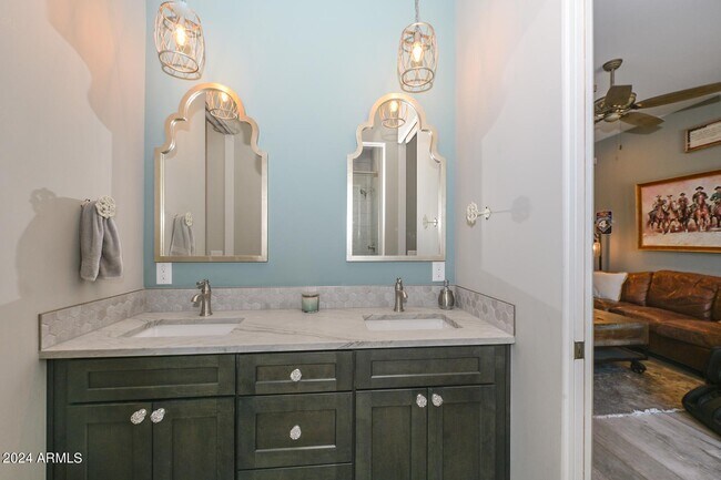 Building Photo - 5861 E Cloud Rd