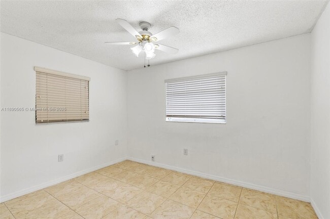 Building Photo - 5633 SW 40th St