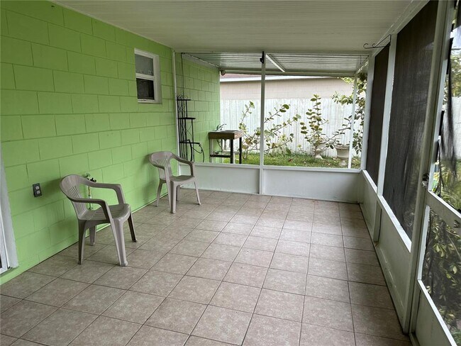 Building Photo - 304 Alegriano Ct