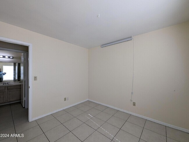 Building Photo - 11941 N 69th Ave