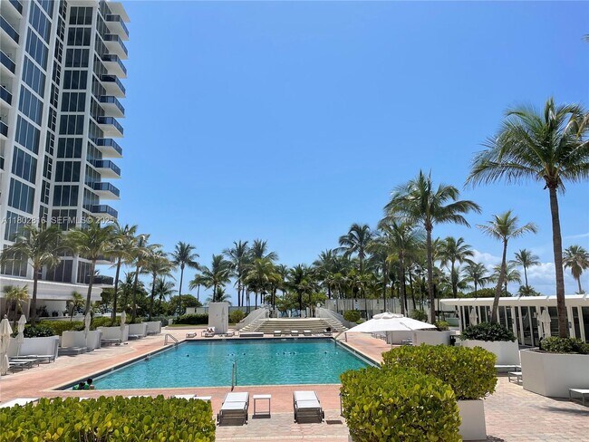 Building Photo - 10275 Collins Ave