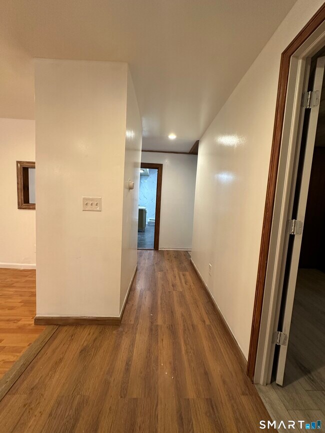 Building Photo - 48 Hunters Ave