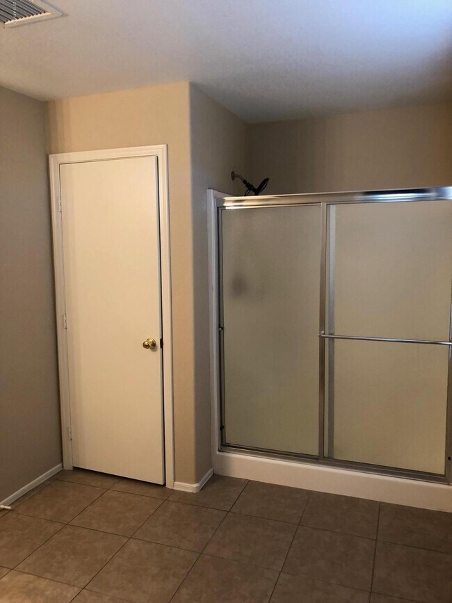 Building Photo - 4607 N 93rd Ave