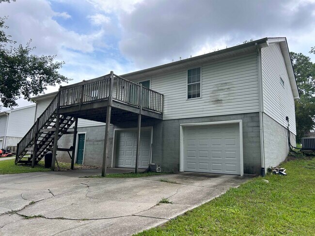 Building Photo - 635 Blackstone Dr