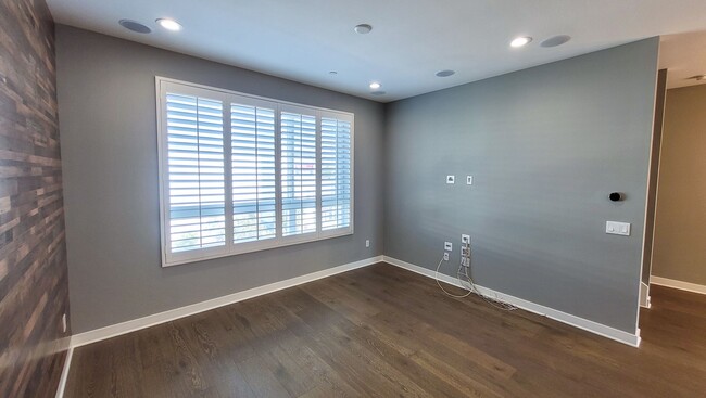 Building Photo - Available! Modern Tri-Level Smart Townhome – Montebello South 1/2 Months FREE