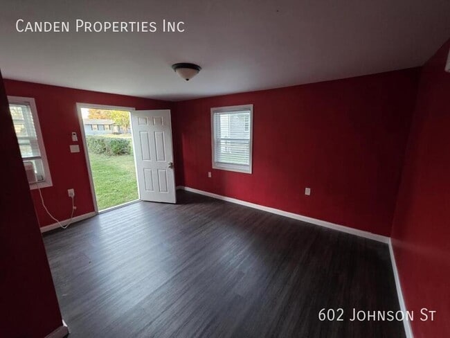 Building Photo - 602 Johnson St