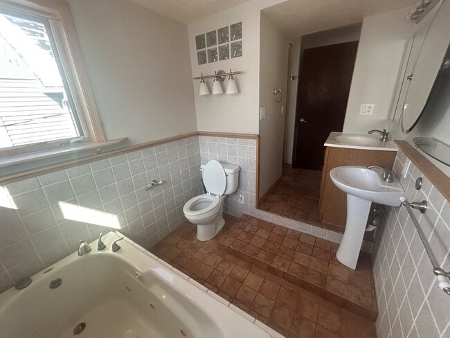 Building Photo - 127 Hyers St