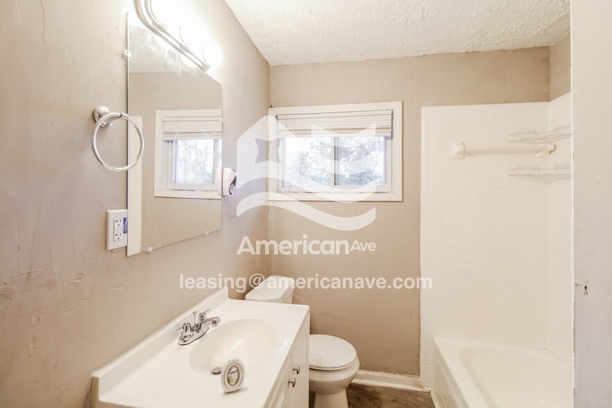 Building Photo - 2423 Adger Rd