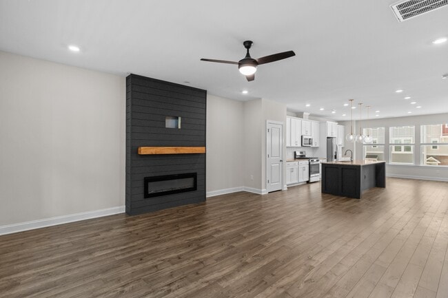 Building Photo - 2888 Macintosh Woods Dr
