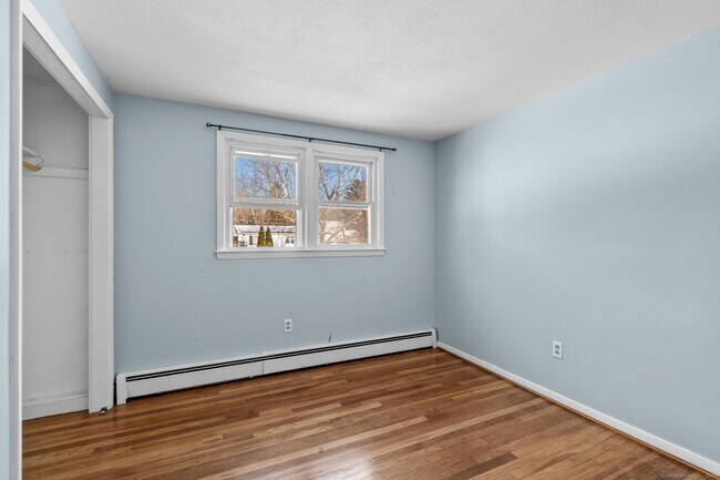 Building Photo - 8 Kings Rd