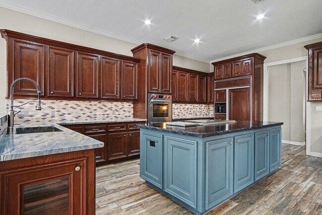 Building Photo - 15569 Crown Oaks Dr