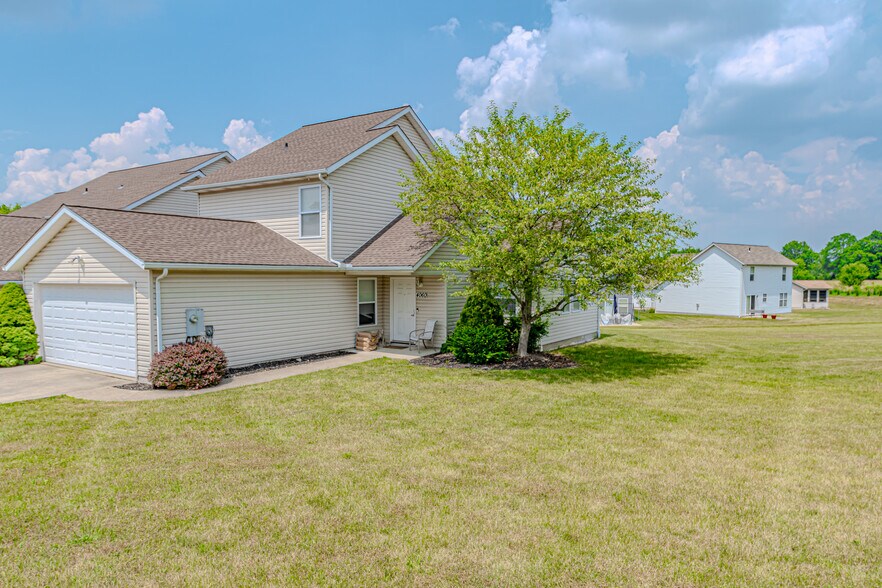 Building Photo - 4060 Pine Dr