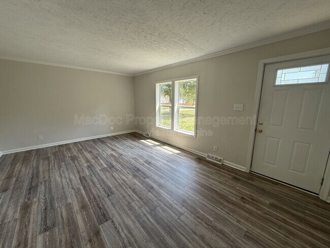 Building Photo - 10504 Benchmark Rd