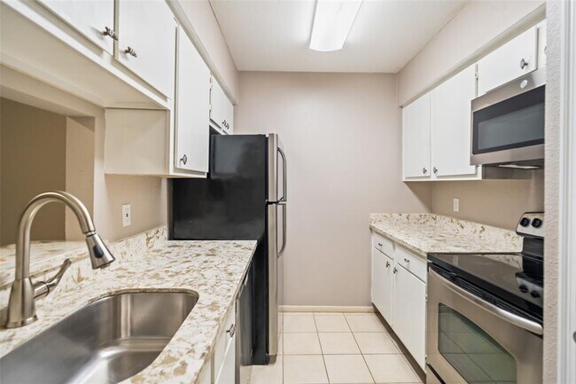 Building Photo - 5711 Sugar Hill Dr
