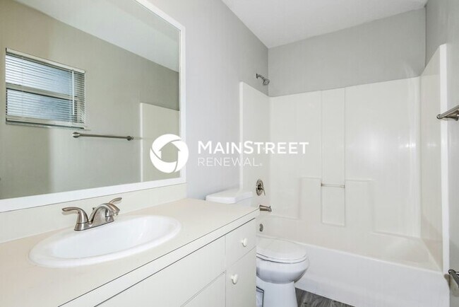 Building Photo - 4 Bedroom Pet-Friendly Home in Tampa, FL with Main Street Renewal