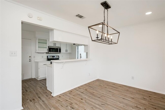 Building Photo - 6705 Lancret Hill Dr