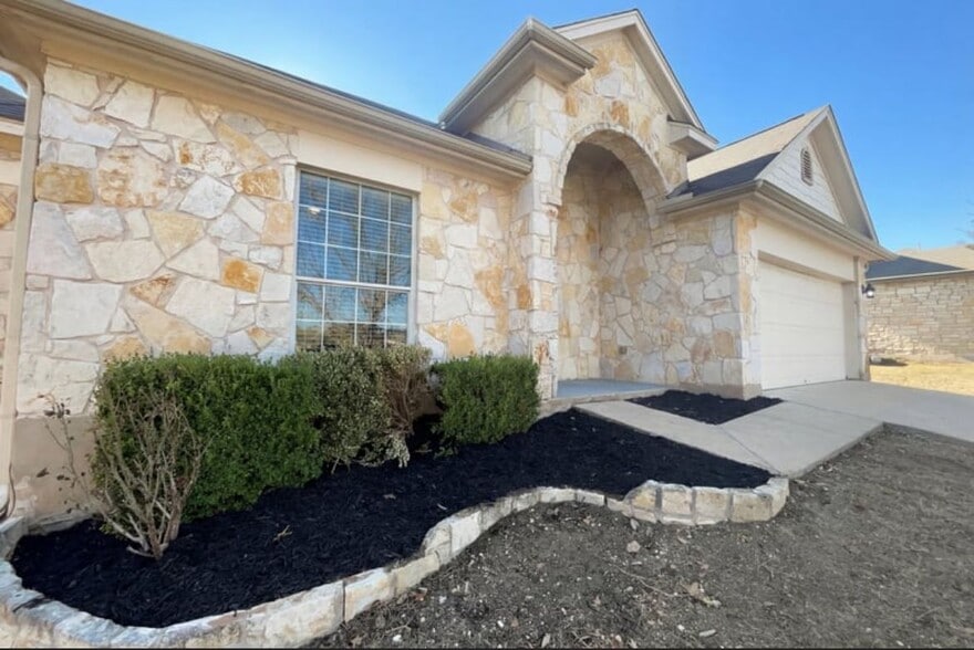 Building Photo - 1000 Estival Dr