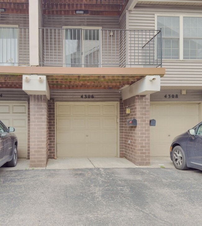 Building Photo - 4306 Maple St