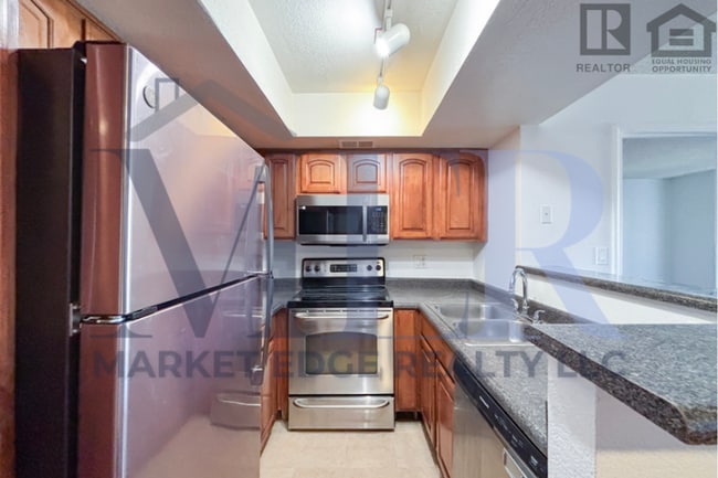 Building Photo - 2Bed/2Bath Apt at Greenway/35th Ave! Move-In Ready on 08/06/2026!