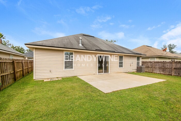 Building Photo - 11921 Dover Village Dr W