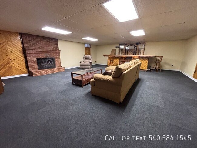 Building Photo - 136 Grimes St