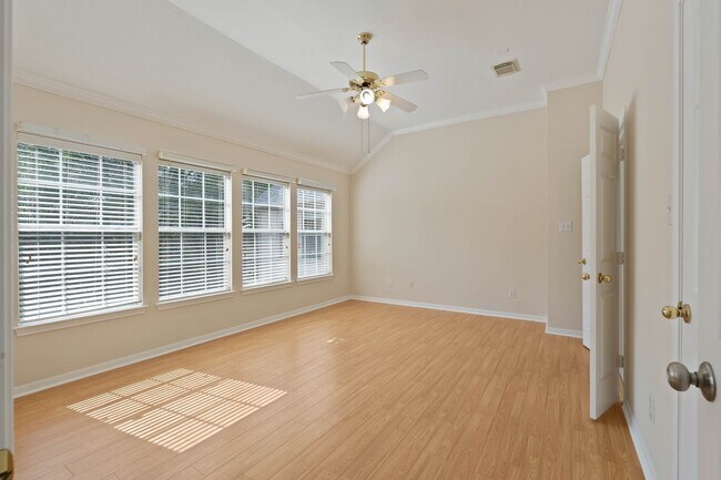 Building Photo - 1315 Anita St