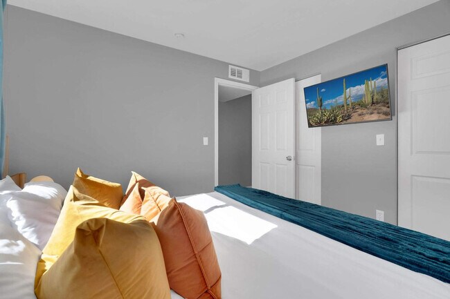 Building Photo - 6240 E River Rd