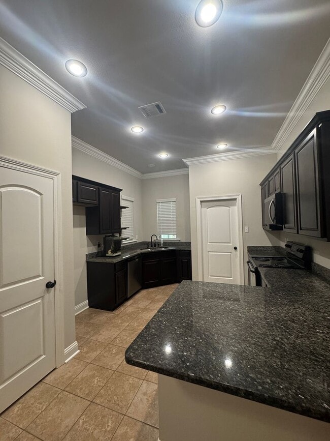 Building Photo - ? Stylish Brick  Rental Home in Riverscape...