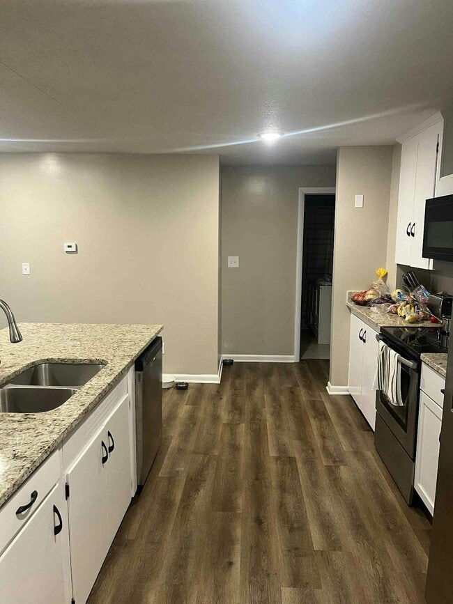 Building Photo - 916 Grove St