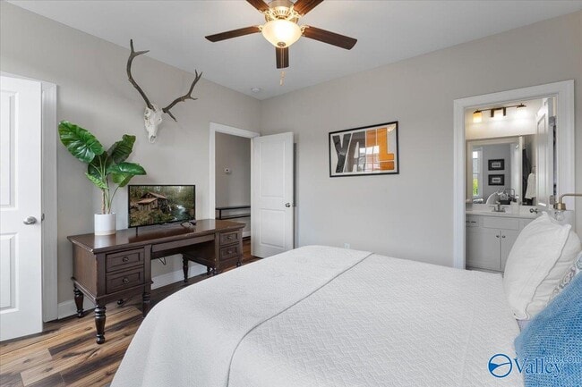 Building Photo - 38 Pine St