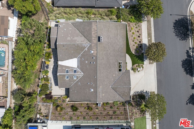 Building Photo - 2160 Winona Blvd