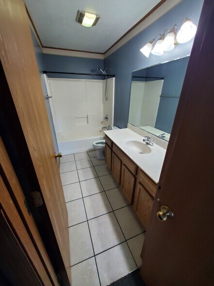 Master bath - 2450 Hopkins Dr