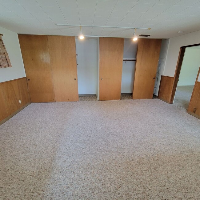 Building Photo - Well-Maintained Redwood City Home with Bonus Room & Private Yard