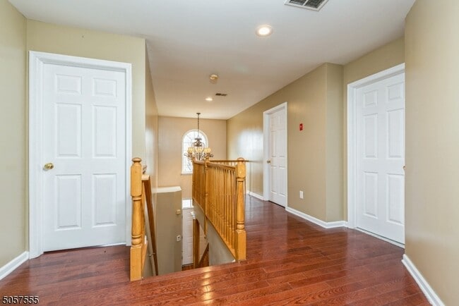 Building Photo - 27 Rolling Views Dr