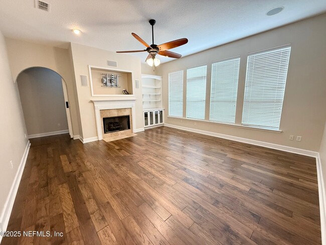 Building Photo - 7860 Turnstone Cir E
